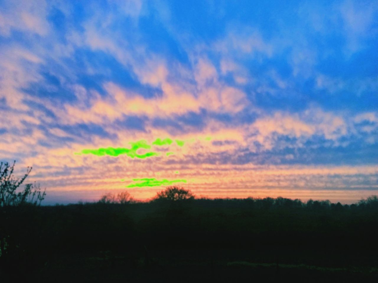 SCENIC VIEW OF DRAMATIC SKY OVER SILHOUETTE LAND