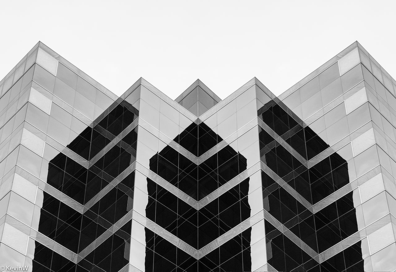 LOW ANGLE VIEW OF MODERN OFFICE BUILDING AGAINST CLEAR SKY