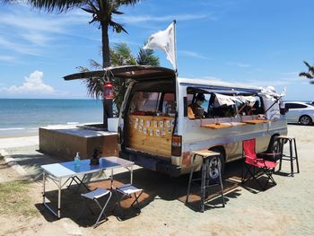 Coffee carts by the sea in the scorching sun