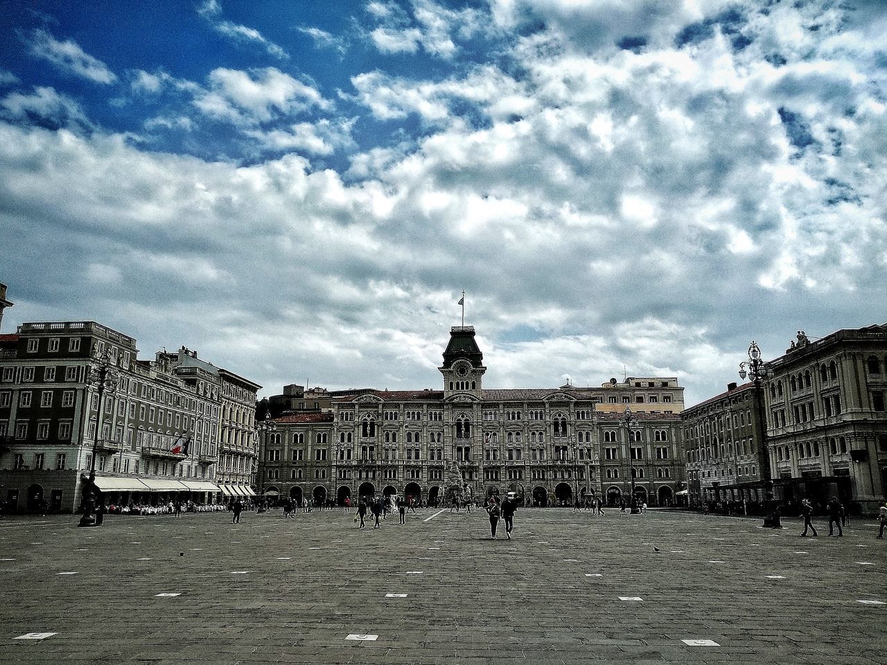 STATUE OF HISTORIC BUILDING IN CITY