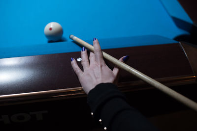 Cropped hand of woman playing snooker