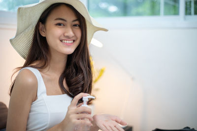 Portrait of young woman wearing hat