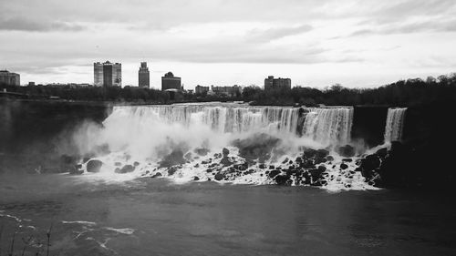 Niagara falls, black n white 