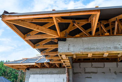 Roof trusses covered with a membrane on a detached house under construction, visible roof 