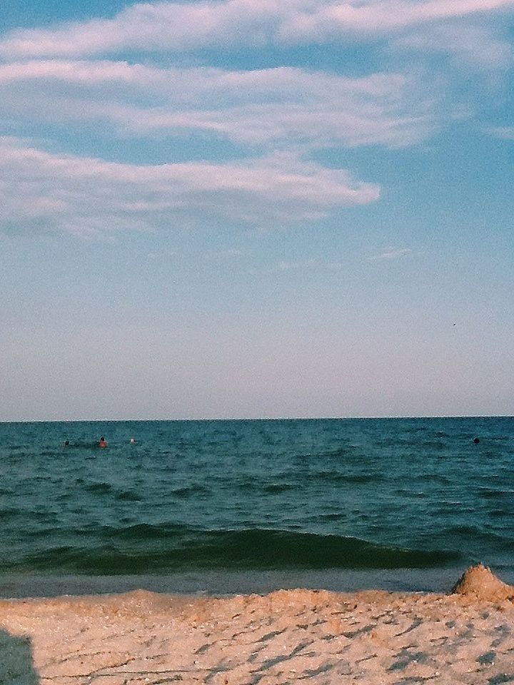 sea, horizon over water, beach, water, tranquil scene, tranquility, sky, scenics, beauty in nature, shore, sand, nature, idyllic, remote, blue, wave, seascape, cloud - sky, coastline, outdoors