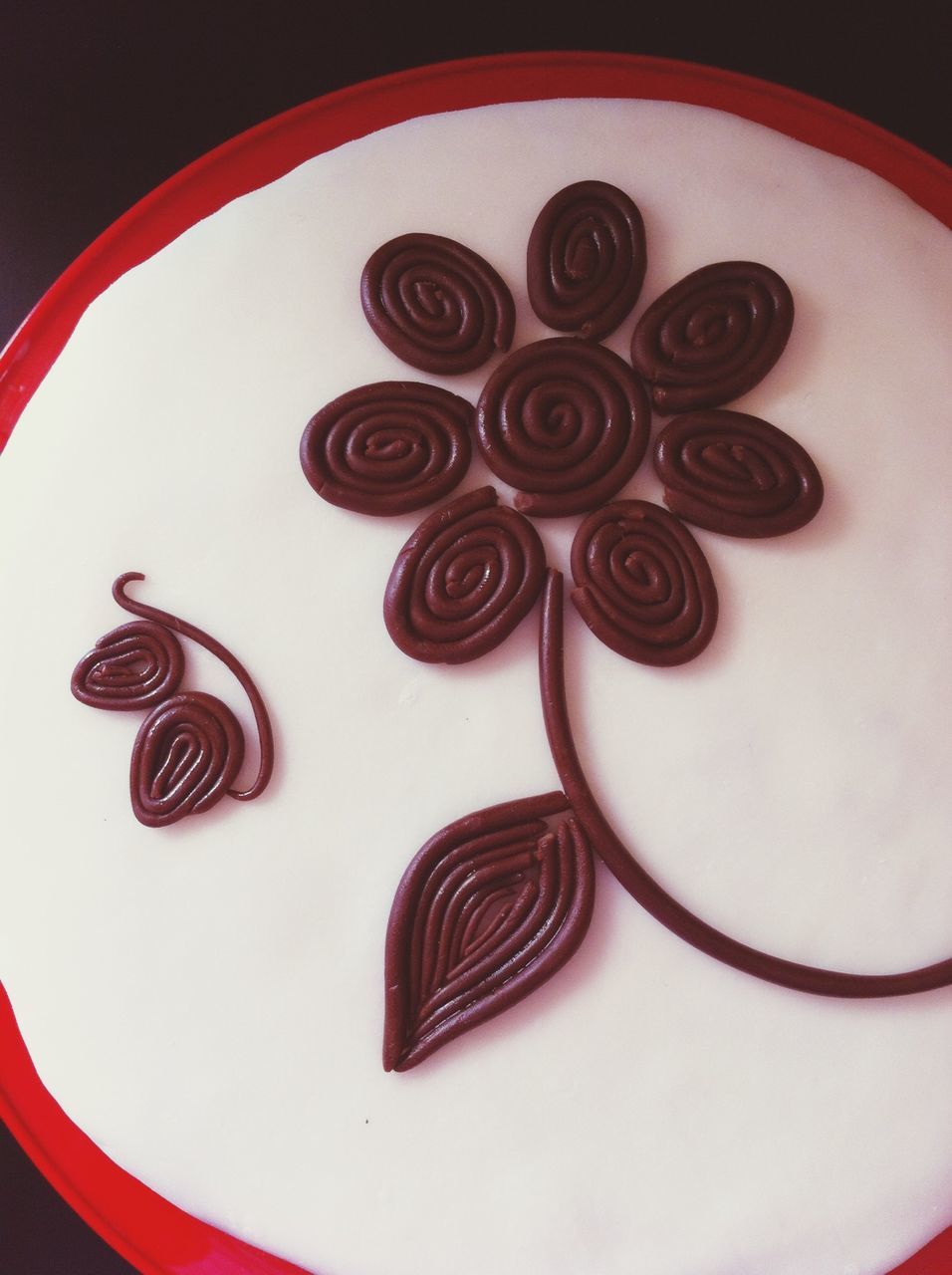 indoors, still life, high angle view, circle, directly above, plate, close-up, table, food and drink, food, sweet food, white color, no people, studio shot, art and craft, dessert, creativity, indulgence, pattern, overhead view