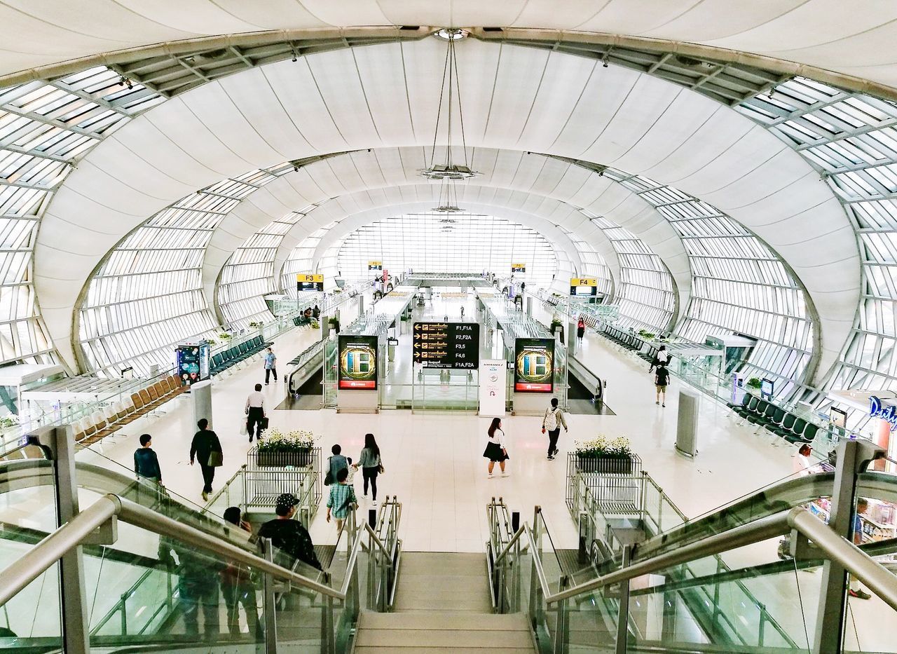 HIGH ANGLE VIEW OF PEOPLE AT SUBWAY PLATFORM