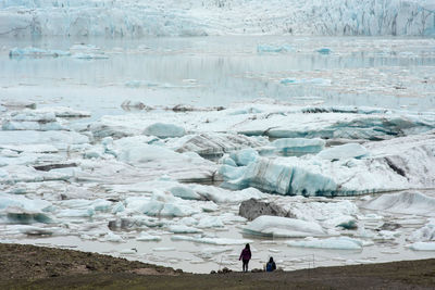 Floating icebergs at fjallsarlon glacier, iceland