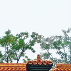 Low angle view of statue against clear sky