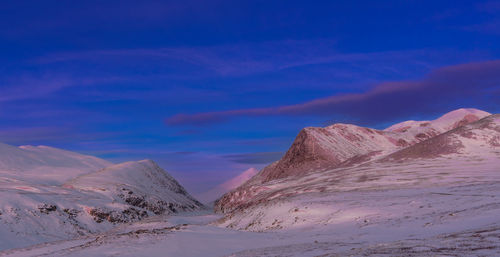 Surrounded by the snowy mountains of rondvassbu