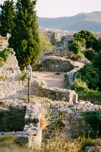 View of old ruins against sky