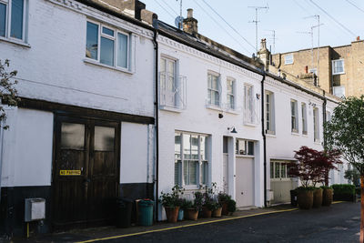 Townhouses in alley in notting hill, a district in kensington and chelsea