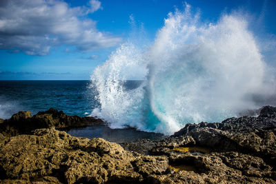 Waves splashing on rocks
