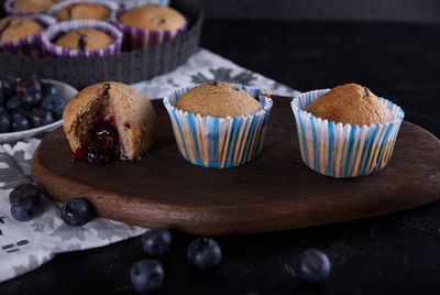 Delicious homemade cupcakes filled with blueberries and presented in small molds.