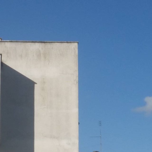 LOW ANGLE VIEW OF BUILT STRUCTURE AGAINST CLEAR SKY