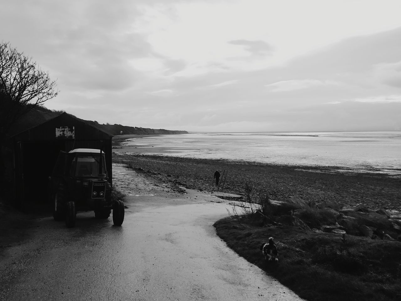 ROAD BY SEA AGAINST SKY