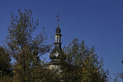 Low angle view of tree and building against sky