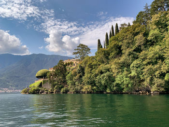 Boat trip to the villa