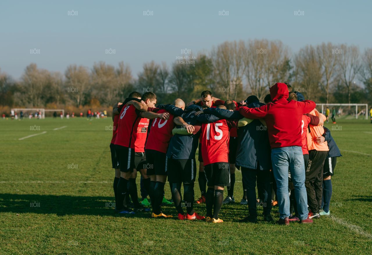 grass, real people, group of people, plant, men, sport, rear view, togetherness, field, leisure activity, full length, land, people, standing, lifestyles, nature, day, soccer field, crowd, outdoors, arm around