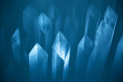Diamond-shaped ice pillars