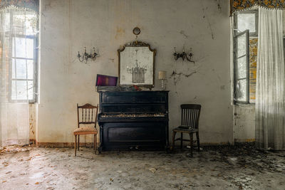 Pianoforte in abandoned villa