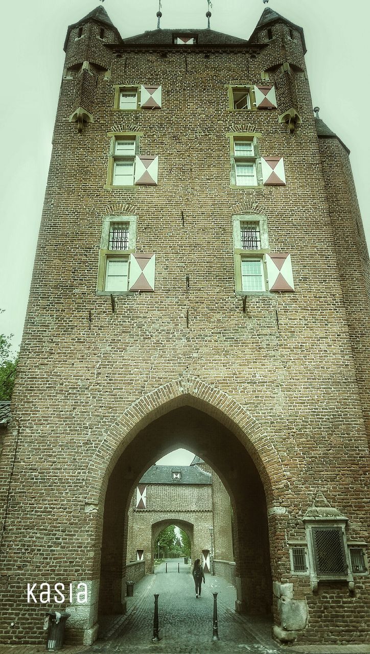 LOW ANGLE VIEW OF HISTORICAL BUILDING