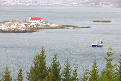 Fishing boat