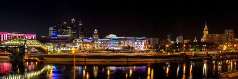 Night winter panorama of the moskva river embankment and pedestrian bridge