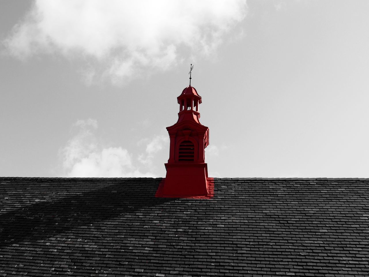 LOW ANGLE VIEW OF LIGHTHOUSE ON BUILDING AGAINST SKY