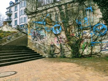 Graffiti on wall of building