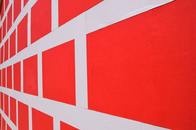 Red wall bold