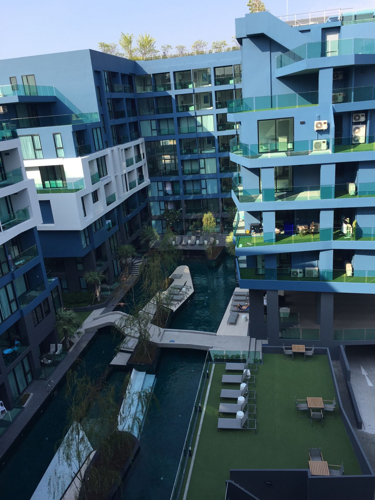 Aqua condominium