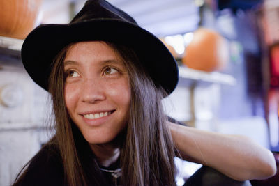 Portrait of a smiling young woman wearing hat