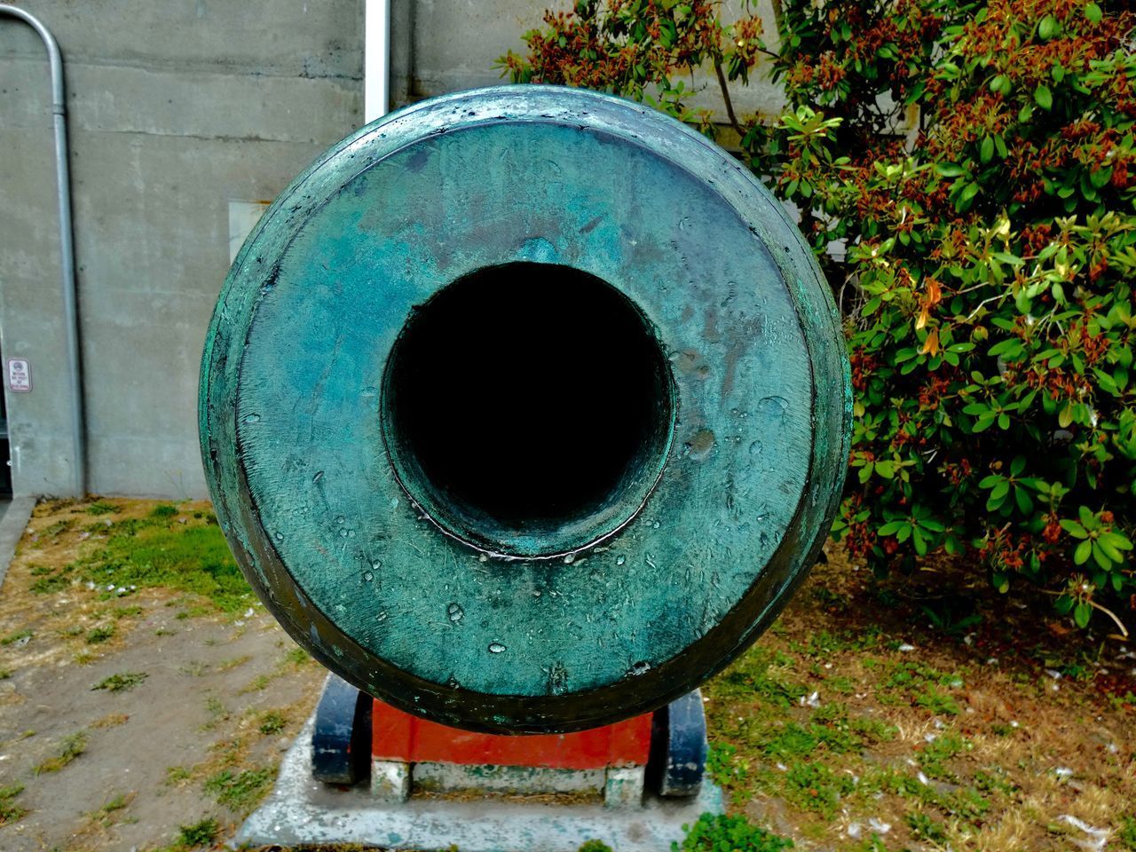 HIGH ANGLE VIEW OF OLD RUSTY METAL ON FIELD