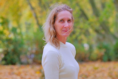 Portrait of smiling woman standing outdoors