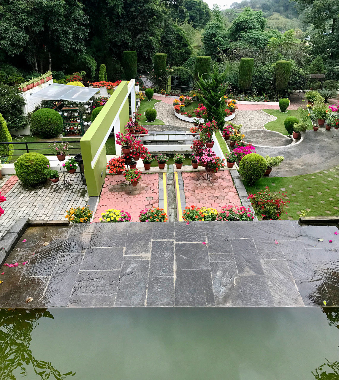 plant, tree, garden, nature, backyard, water, flower, flowering plant, day, architecture, growth, ornamental garden, formal garden, pond, no people, outdoors, lawn, green, yard, fountain, beauty in nature, built structure, botanical garden, park