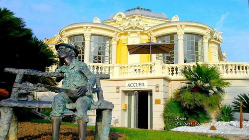 Statue in front of building