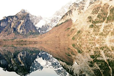 Reflection snowcapped mountain in lake water