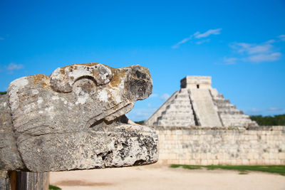 Statue of historical building against blue sky