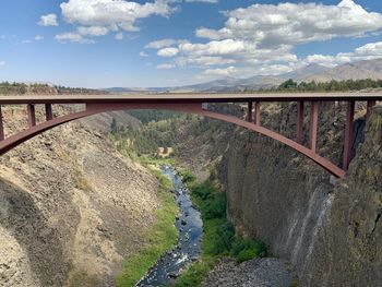 Peter skene ogden state park, oregon, bridge over river