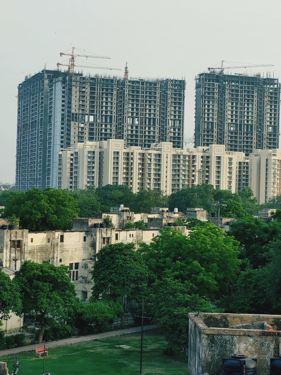 HIGH ANGLE VIEW OF BUILDINGS AGAINST SKY