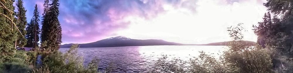 Panoramic view of lake and mountains against sky