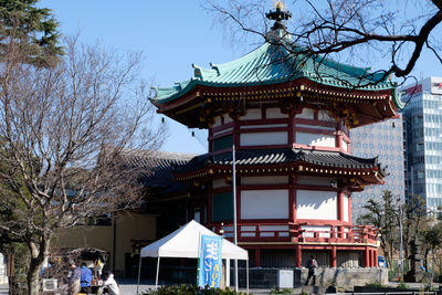 Building with trees in background