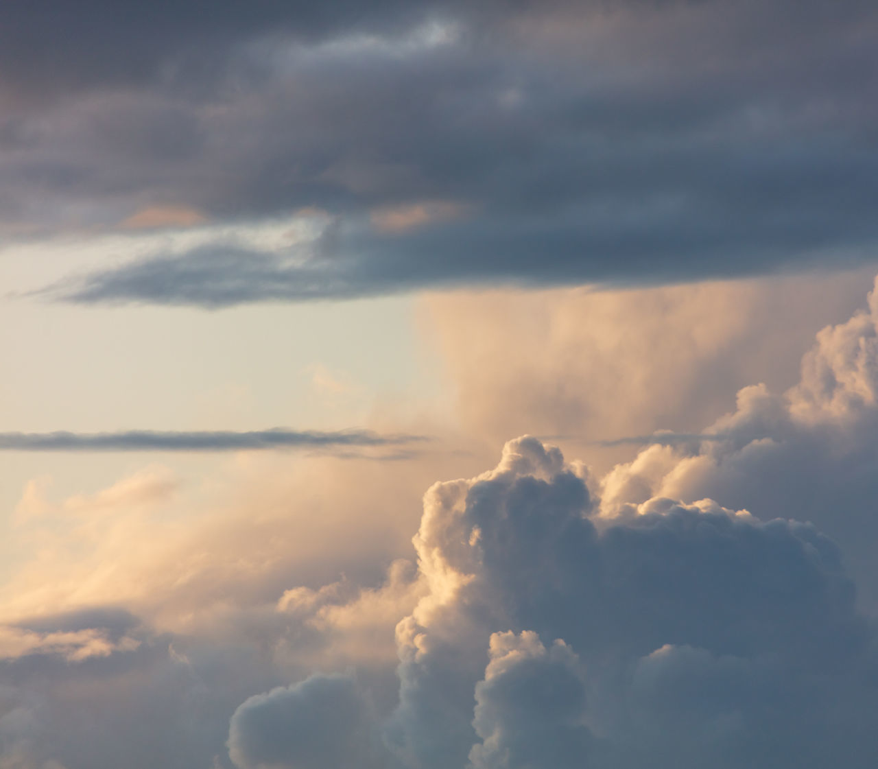 LOW ANGLE VIEW OF CLOUDSCAPE AGAINST SKY