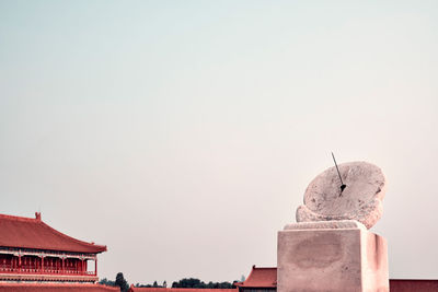Statue of historic building against clear sky