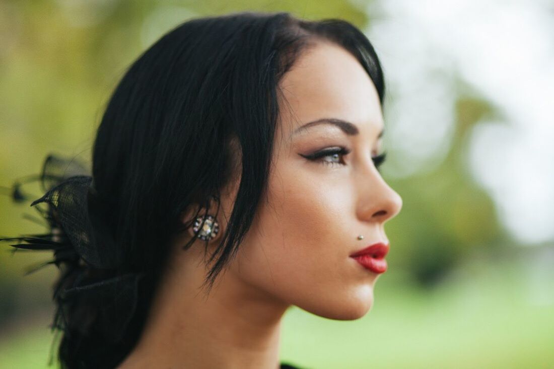 headshot, beautiful woman, close-up, one person, real people, young women, portrait, day, young adult, outdoors