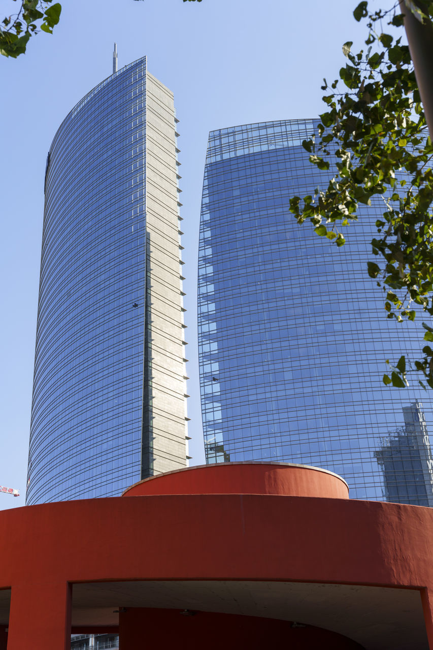 LOW ANGLE VIEW OF BUILDINGS AGAINST CLEAR BLUE SKY