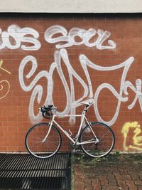 Bicycle sign on wall