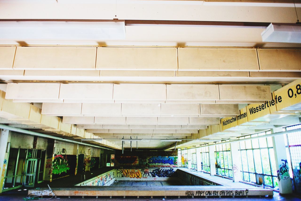 EyeEm Schwimmhalle Adventure