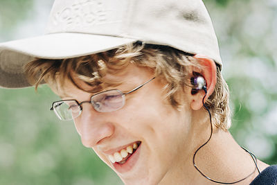 Portrait of smiling young woman wearing hat